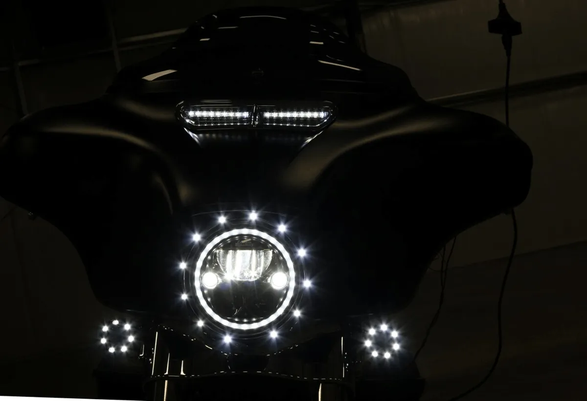 Custom Dynamics CDVENT-TF-AWKIT Lighted Fairing Vent Trim - White DRL with Amber Turn Signals