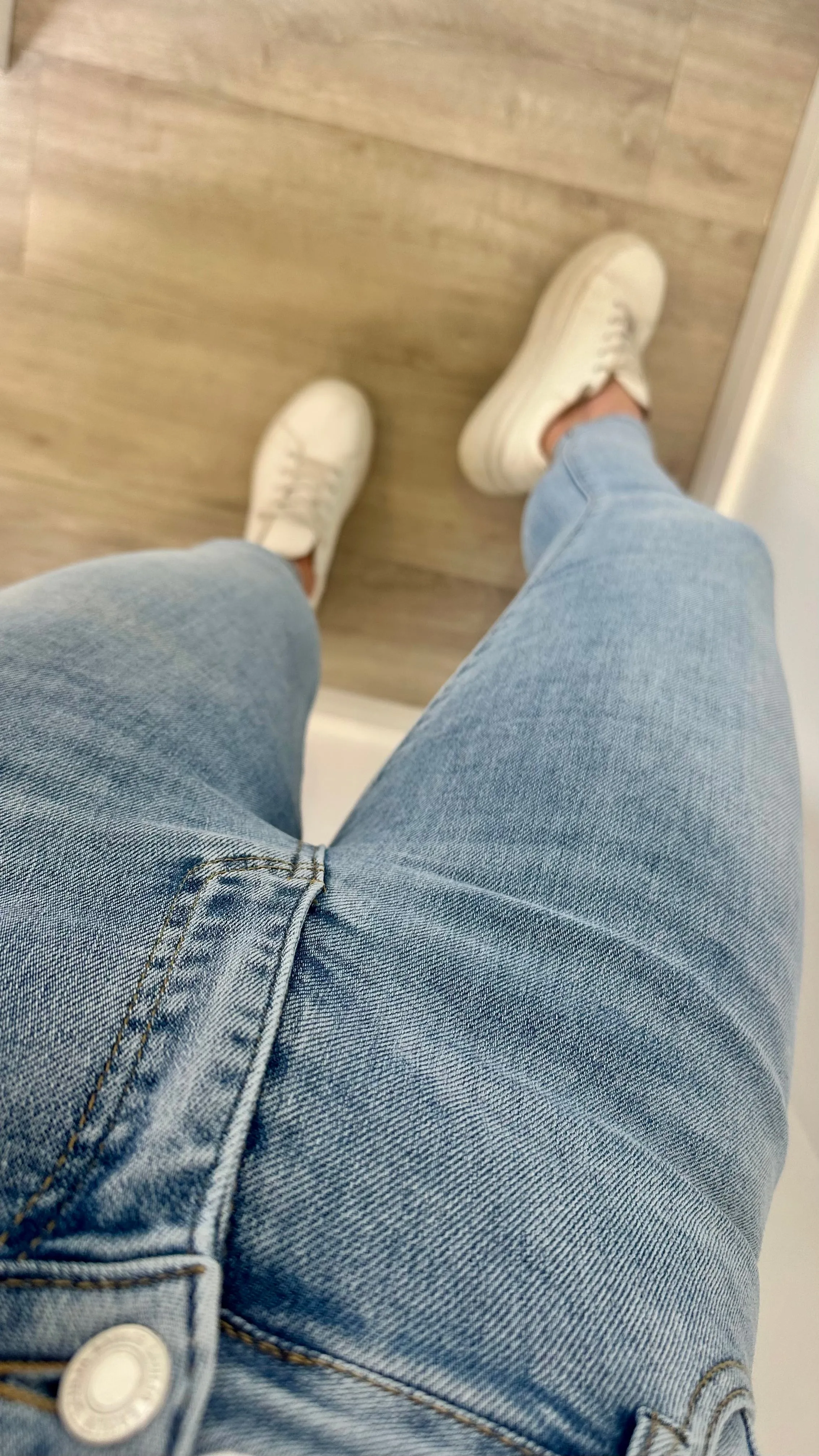 MID WASH BLUE SKINNY STRETCH JEANS