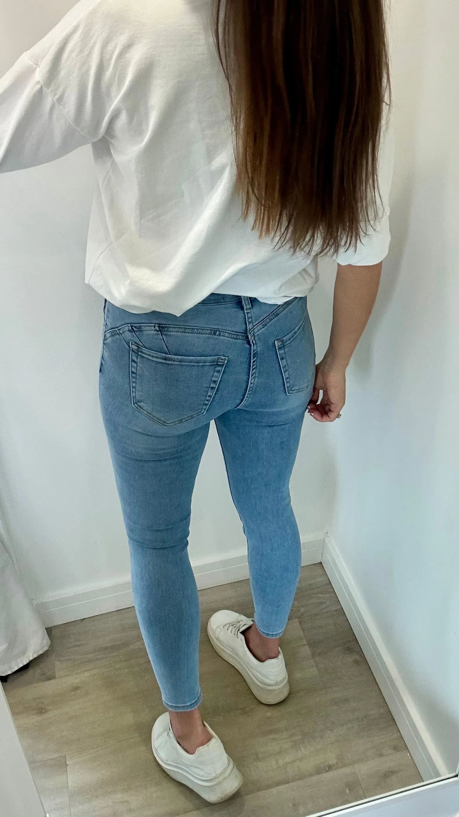 MID WASH BLUE SKINNY STRETCH JEANS