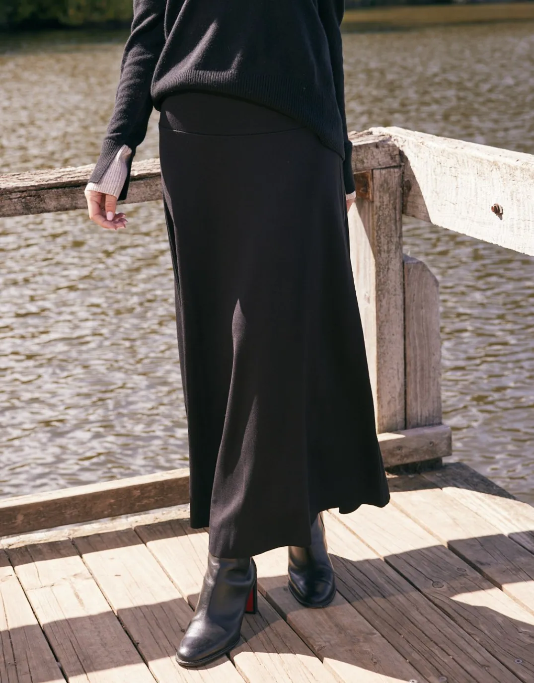 Timeless Ponte Midi Skirt - Black